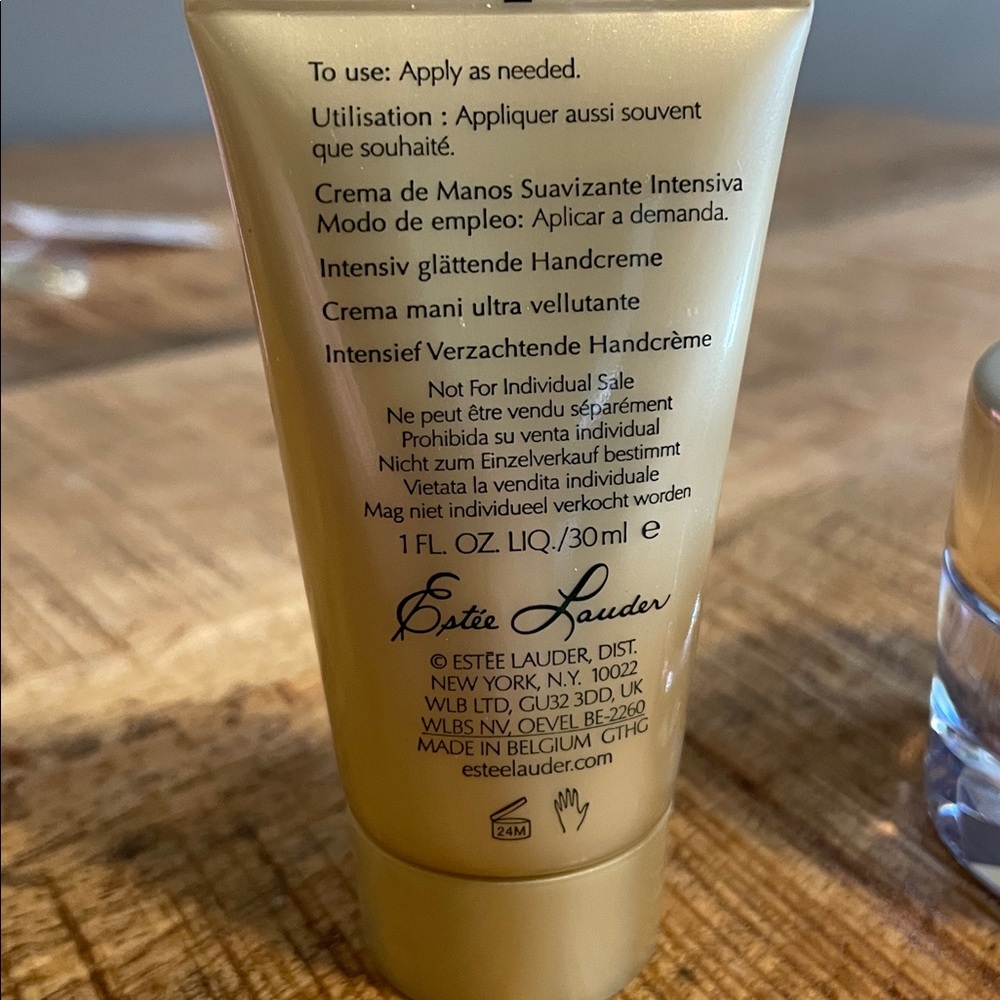 Estee Lauder Re-Nutriv Ultimate Diamond Cream AND Intensive Smoothing Hand Creme - Picture 5 of 6